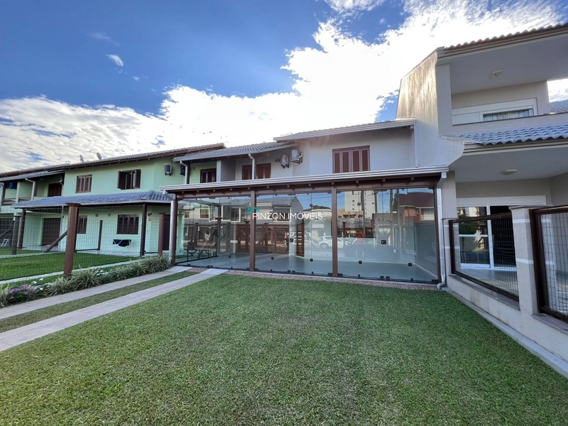 SOBRADO MOBILIADO À VENDA EM ARROIO DO SAL: 3ª foto da galeria de imagens do imóvel