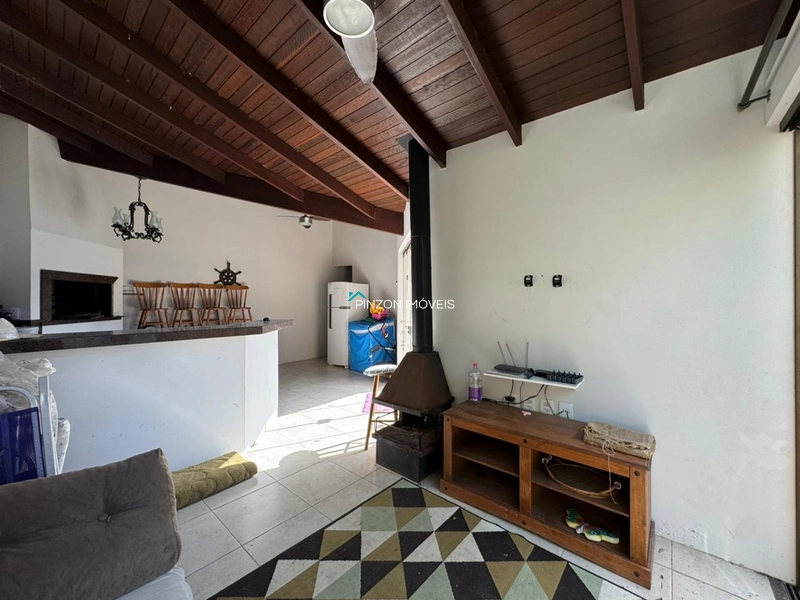 CASA COM PISCINA A 250M DA PRAIA: 16ª foto da galeria de imagens do imóvel