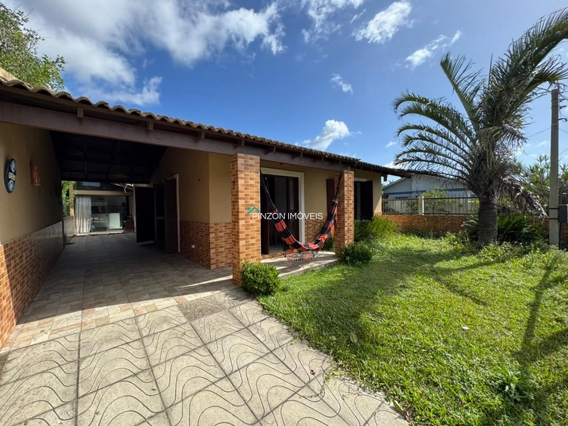 CASA COM PISCINA A 250M DA PRAIA: 1ª foto da galeria de imagens do imóvel