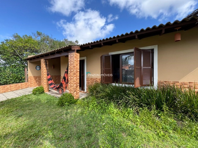 CASA COM PISCINA A 250M DA PRAIA: 3ª foto da galeria de imagens do imóvel