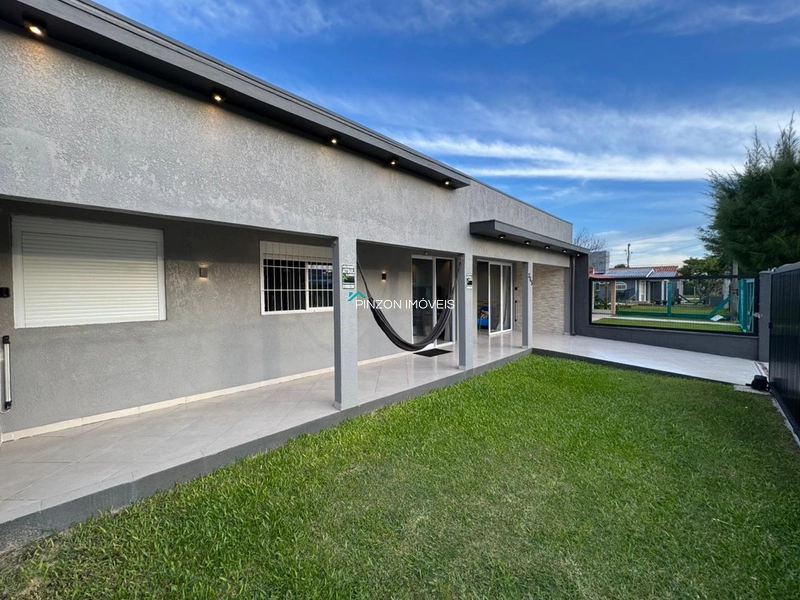 CASA A 50 METROS DO CENTRO DE ATLÂNTIDA SUL: 2ª foto da galeria de imagens do imóvel