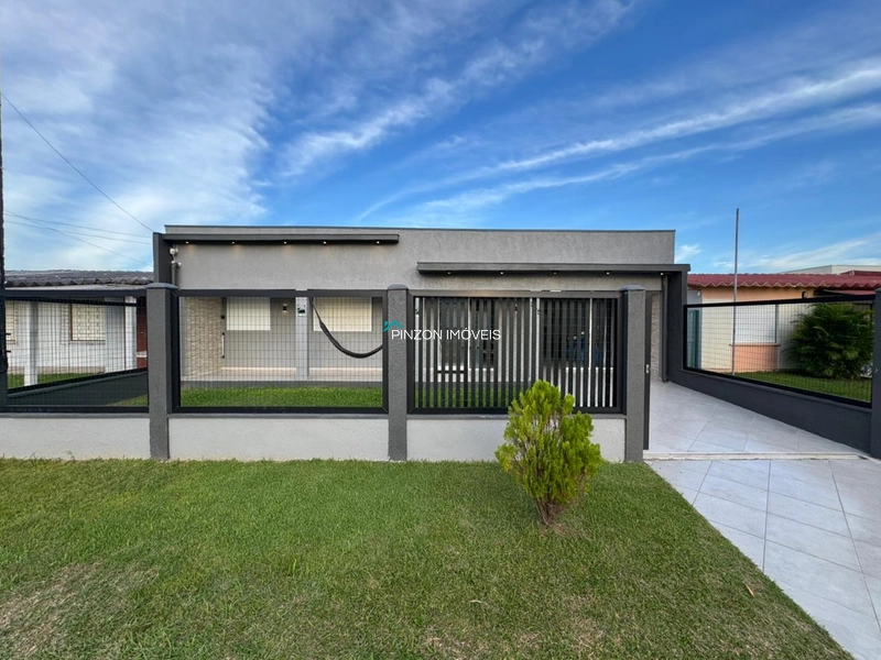 CASA A 50 METROS DO CENTRO DE ATLÂNTIDA SUL: 3ª foto da galeria de imagens do imóvel