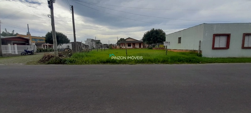 TERRENO DE ESQUINA A 300 METROS DO MAR EM ARROIO DO SAL