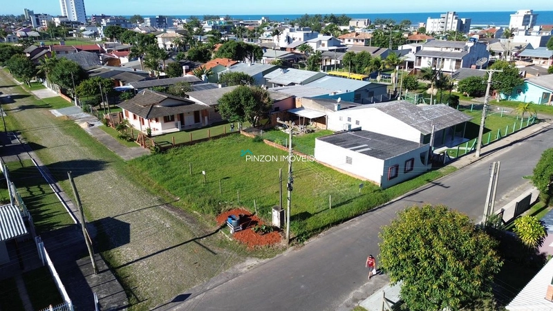 TERRENO DE ESQUINA A 300 METROS DO MAR EM ARROIO DO SAL
