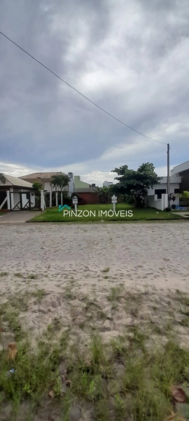 TERRENO DE ESQUINA A 300 METROS DO MAR EM ARROIO DO SAL: 2ª foto da galeria de imagens do imóvel