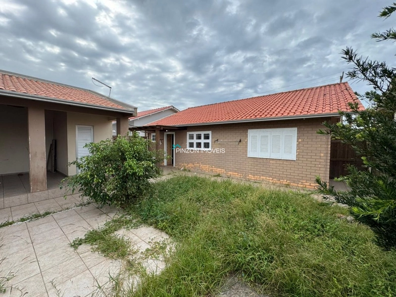 CASA A 50M DA PRAIA EM ATLÂNTIDA SUL: 2ª foto da galeria de imagens do imóvel