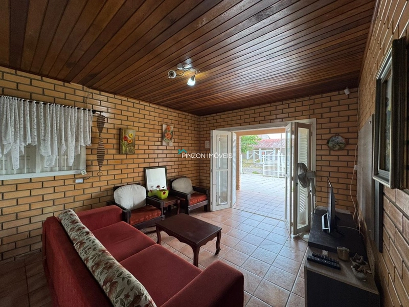 CASA A 50M DA PRAIA EM ATLÂNTIDA SUL: 7ª foto da galeria de imagens do imóvel