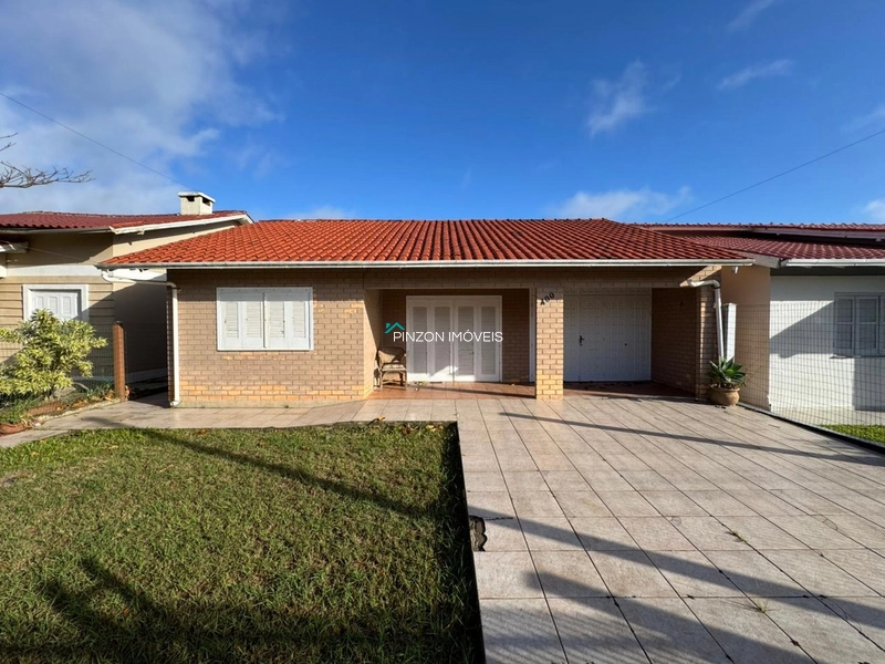 CASA A 50M DA PRAIA EM ATLÂNTIDA SUL: 2ª foto da galeria de imagens do imóvel