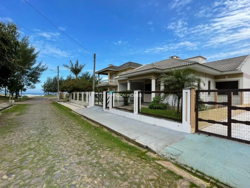 Casa a apenas 100 metros do mar no bairro Malinsky, em Arroio do Sal: 2ª foto da galeria de imagens do imóvel