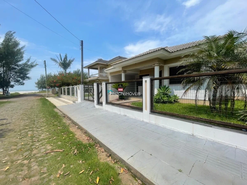 Casa a apenas 100 metros do mar no bairro Malinsky, em Arroio do Sal: 1ª foto da galeria de imagens do imóvel