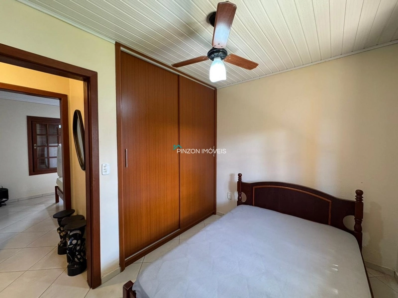 CASA COM PISCINA.: 15ª foto da galeria de imagens do imóvel