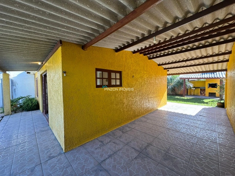 CASA COM PISCINA.: 3ª foto da galeria de imagens do imóvel