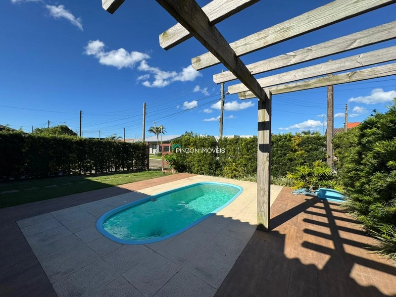 CASA COM PISCINA.: 1ª foto da galeria de imagens do imóvel