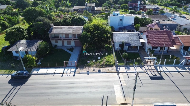 Terreno com potencial comercial ao lado do centro de Arroio do Sal!!!