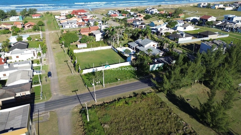 TERRENO DE ESQUINA NA INTERPRAIAS NORTE – A 150 METROS DO MAR!: 1ª foto da galeria de imagens do imóvel