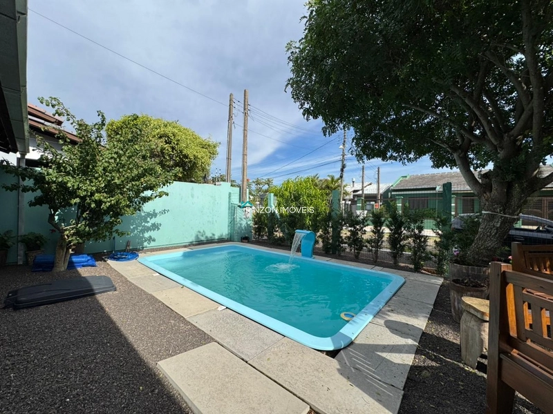 CASA COM PISCINA - ATLÂNTIDA SUL: 3ª foto da galeria de imagens do imóvel