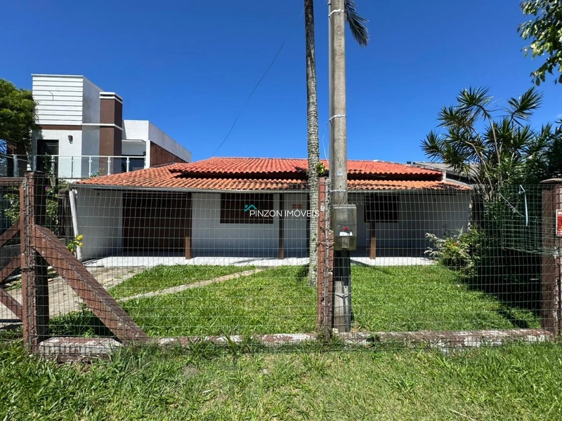 CASA A 400 METROS DA PRAIA EM ATLÂNTIDA SUL: 1ª foto da galeria de imagens do imóvel