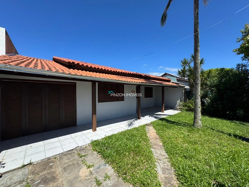 CASA A 400 METROS DA PRAIA EM ATLÂNTIDA SUL: 2ª foto da galeria de imagens do imóvel