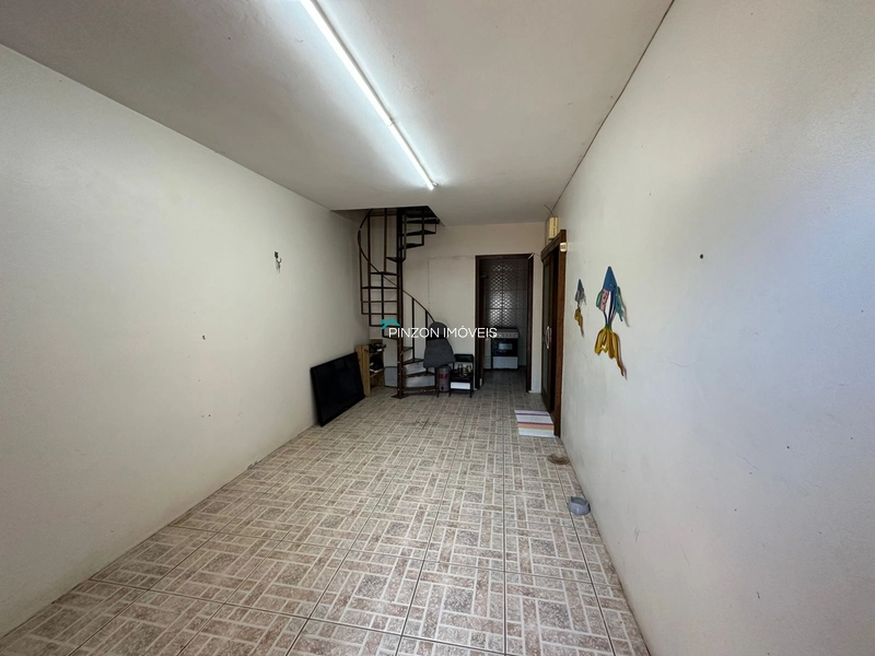 IMOVEL NA AVENIDA PARAGUASSU EM MARIAPOLIS: 7ª foto da galeria de imagens do imóvel