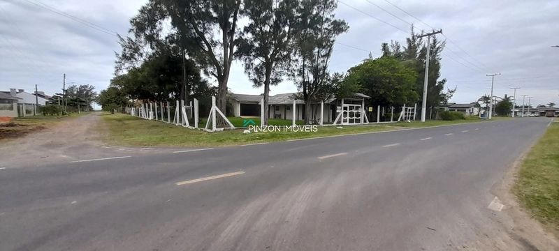 CASA DE ESQUINA EM DOIS TERRENOS EM ARROIO DO SAL!: 3ª foto da galeria de imagens do imóvel
