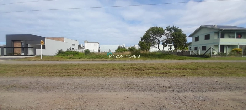 TERRENO COM 1.108,8 M² FRENTE NORTE EM ARROIO DO SAL!