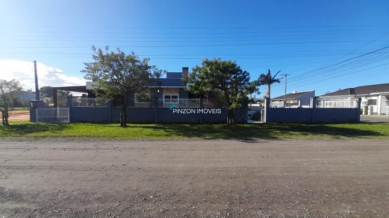 BELA CASA DE ESQUINA COM PISCINA AQUECIDA EM ARROIO DO SAL...: 2ª foto da galeria de imagens do imóvel