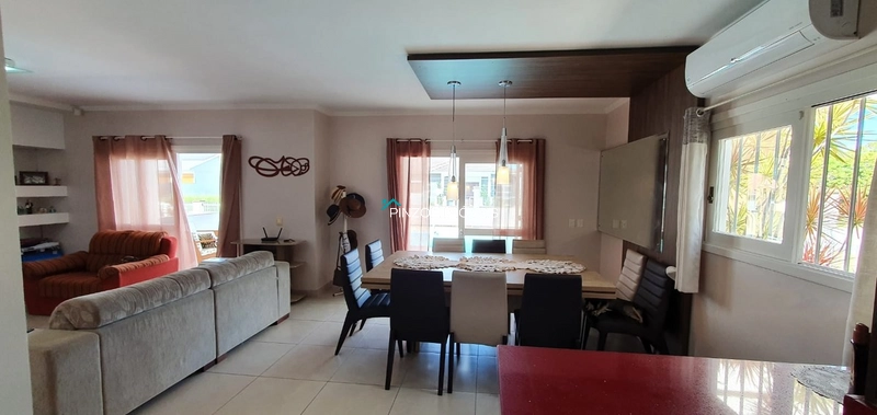 BELA CASA DE ESQUINA COM PISCINA AQUECIDA EM ARROIO DO SAL...: 2ª foto da galeria de imagens do imóvel