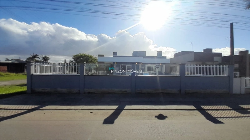 BELA CASA DE ESQUINA COM PISCINA AQUECIDA EM ARROIO DO SAL...: 5ª foto da galeria de imagens do imóvel