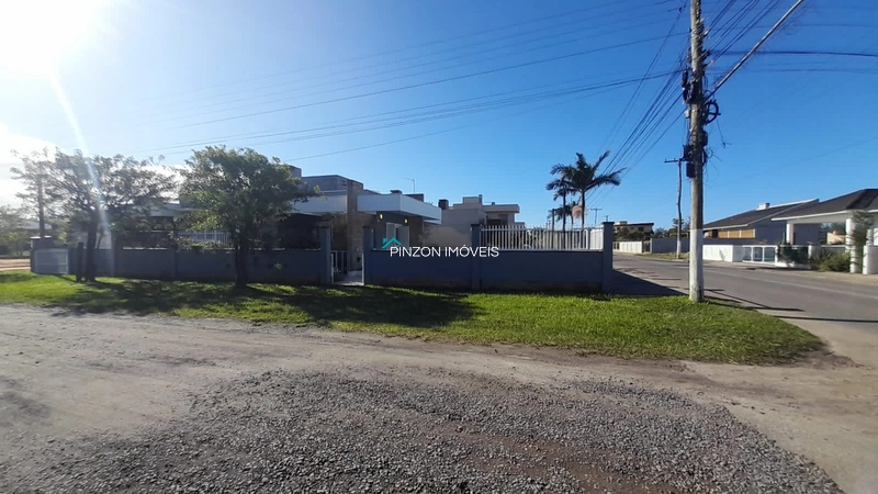 BELA CASA DE ESQUINA COM PISCINA AQUECIDA EM ARROIO DO SAL...: 3ª foto da galeria de imagens do imóvel