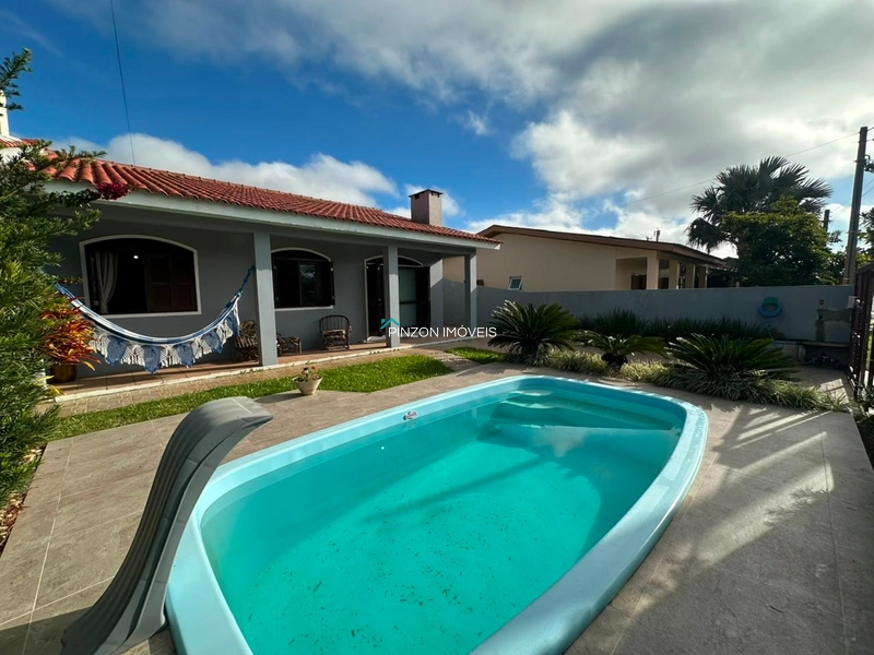 CASA COM PISCINA A 400M DA PRAIA: 1ª foto da galeria de imagens do imóvel