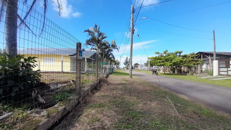 TERRENO CERCADO E ATERRADO NA PRAIA DE ARROIO DO SAL: 3ª foto da galeria de imagens do imóvel