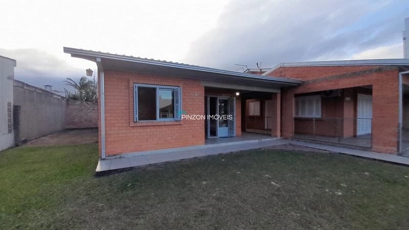 CASA NO CENTRO DE AREIAS BRANCAS EM ARROIO DO SAL.: 1ª foto da galeria de imagens do imóvel