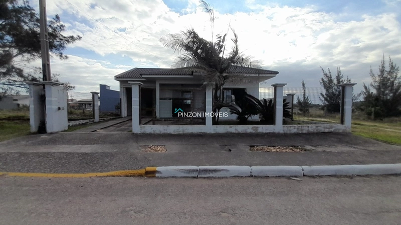 ÓTIMA CASA BEM DISTRIBUIDA PRÓXIMA DO MAR EM ARROIO DO SAL!: 2ª foto da galeria de imagens do imóvel