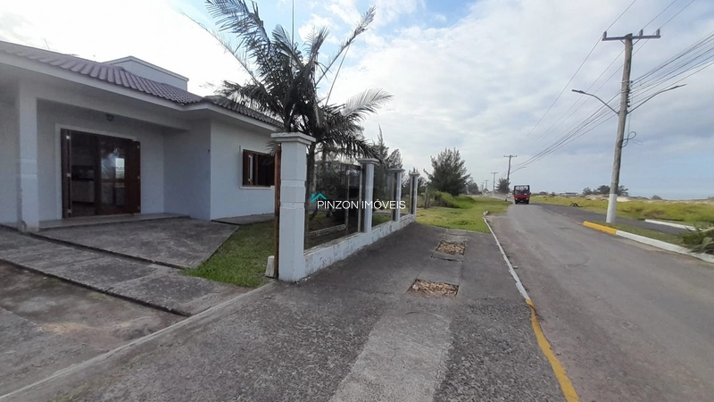 ÓTIMA CASA BEM DISTRIBUIDA PRÓXIMA DO MAR EM ARROIO DO SAL!: 3ª foto da galeria de imagens do imóvel