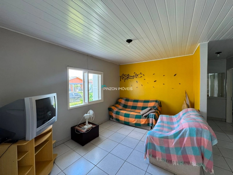 Casa com Piscina á 300 metros da praia.: 5ª foto da galeria de imagens do imóvel