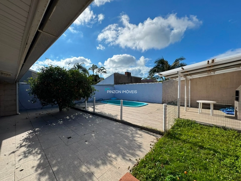 Casa com Piscina á 300 metros da praia.: 17ª foto da galeria de imagens do imóvel