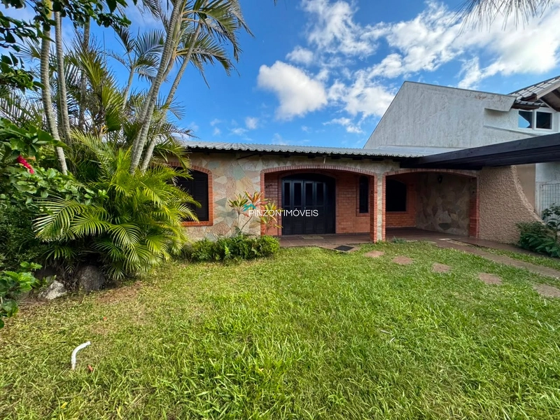 CASA PROXIMA AOS COMERCIOS DE ATLANTIDA SUL: 1ª foto da galeria de imagens do imóvel