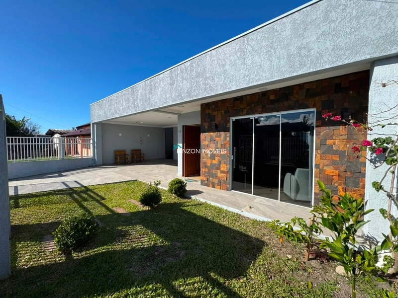 CASA PRÓXIMA DA PRAIA EM ATLÂNTIDA SUL: 1ª foto da galeria de imagens do imóvel