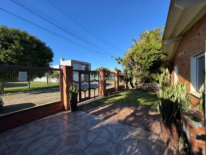 CASA A 300 METROS DA PRAIA: 3ª foto da galeria de imagens do imóvel