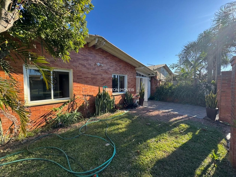 CASA A 300 METROS DA PRAIA: 1ª foto da galeria de imagens do imóvel