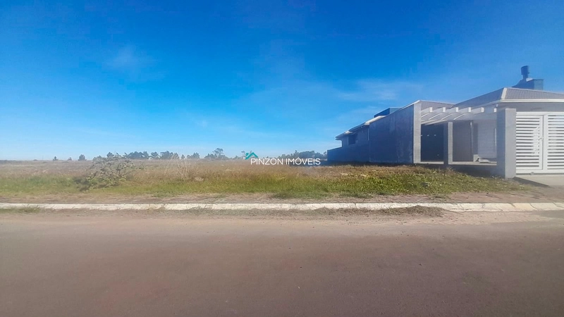 SEU ESPAÇO NO LITORAL, A APENAS 400 METROS DO MAR!
