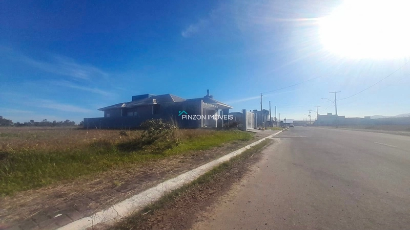 SEU ESPAÇO NO LITORAL, A APENAS 400 METROS DO MAR!: 2ª foto da galeria de imagens do imóvel