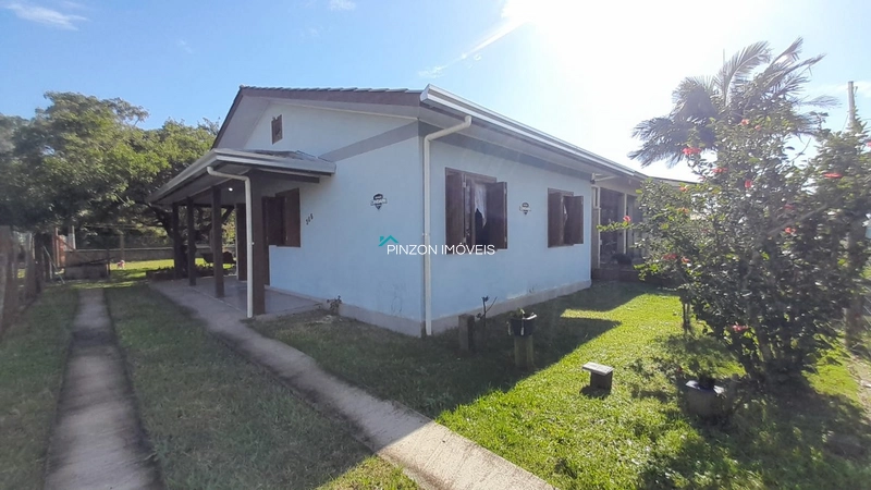 Casa de Esquina a Apenas 200 Metros do Mar no Lado Norte de Arroio do: 1ª foto da galeria de imagens do imóvel
