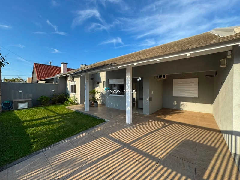 CASA A 50 METROS DA PRAIA: 1ª foto da galeria de imagens do imóvel