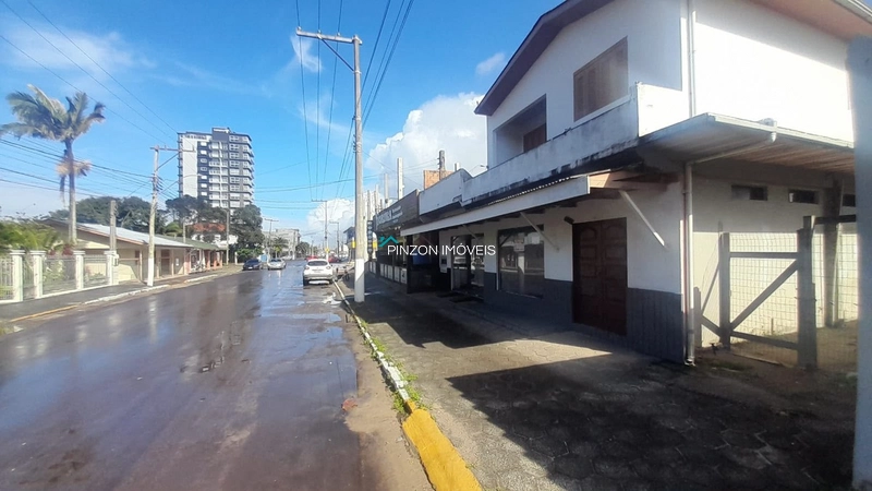 SOBRADO RESIDENCIAL E COMERCIAL EM LOCALIZAÇÃO ESTRATÉGICA NO LITORAL!: 2ª foto da galeria de imagens do imóvel