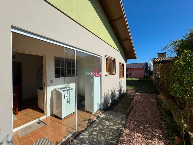 Belíssima casa em avenida: 7ª foto da galeria de imagens do imóvel