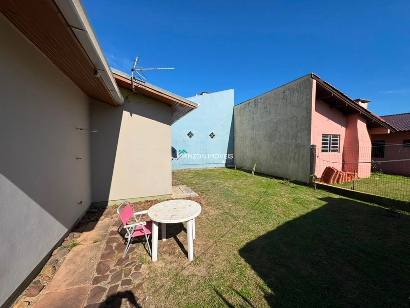 Belíssima casa em avenida: 8ª foto da galeria de imagens do imóvel