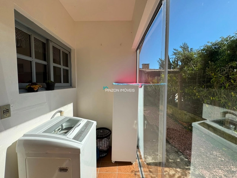 Belíssima casa em avenida: 11ª foto da galeria de imagens do imóvel