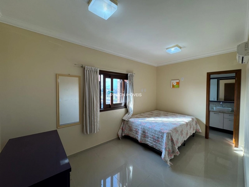 Sobrado a 200m da praia.: 13ª foto da galeria de imagens do imóvel