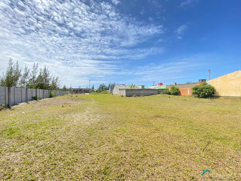 Terrenos com 900m².: 4ª foto da galeria de imagens do imóvel